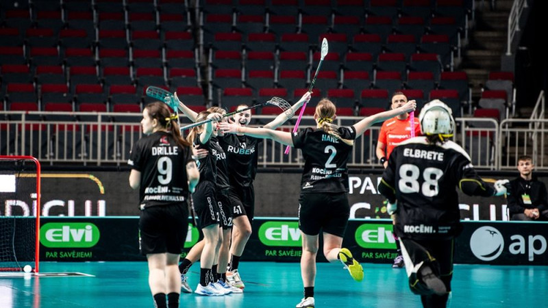 Ne bez grūtībām čempiones nosargā uzvaru