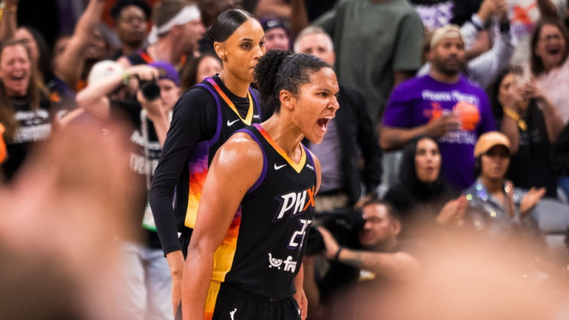 "Mercury" pārņem vadības grožus un nonāk uzvaras atstatumā no WNBA fināla
