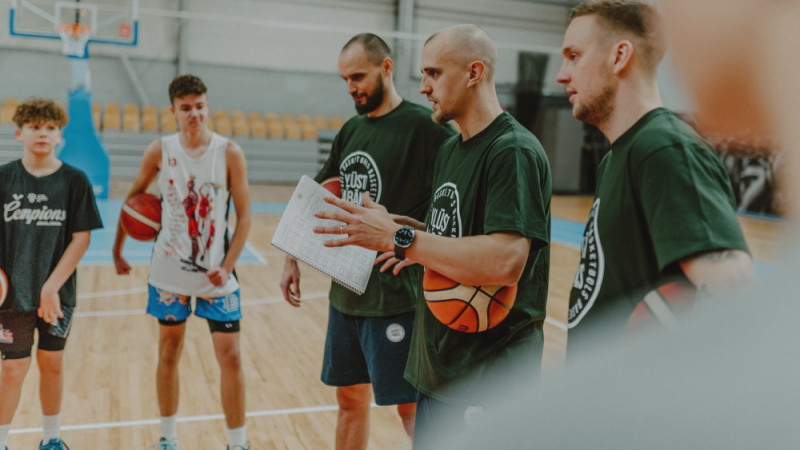 Rudens brīvlaikā jaunajiem basketbolistiem būs iespēja slīpēt meistarību "Kļūsti Labāks" sesijās