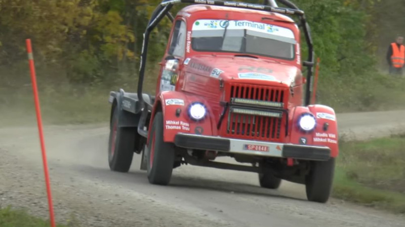 Video: Sāremā rallijā fanus ar sānslīdēm priecē arī smagie auto
