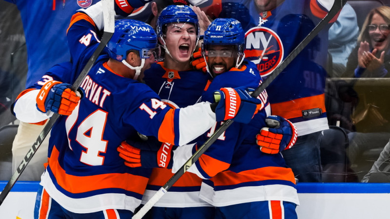 Ar pirmo numuru draftētais Metjū Šeifers izceļas ar saviem pirmajiem NHL vārtiem