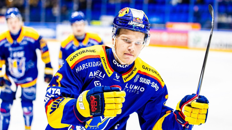 Talantīgais aizsargs Šmits debitēs Latvijas pieaugušo izlasē