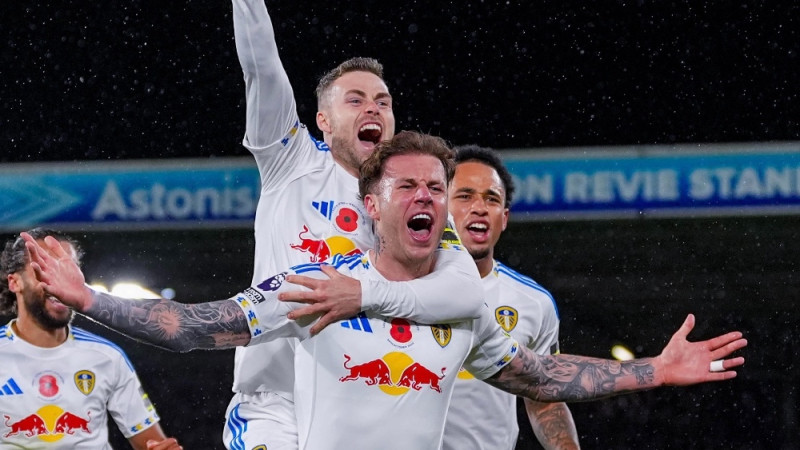 "Leeds" iesit divus ātrus vārtus un tiek pie pirmās uzvaras mēneša laikā