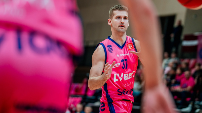 Vella kalpi liek dimdēt Rīgas zvanu torņiem, sagādājot Vefiņam kapitulāciju