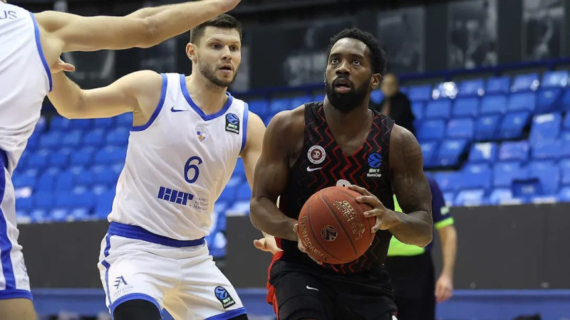 Lomažam 14 punkti puslaikā, Klaipēda sabrūk izskaņā; Bagatska padotie torņiem sagādā 0-14