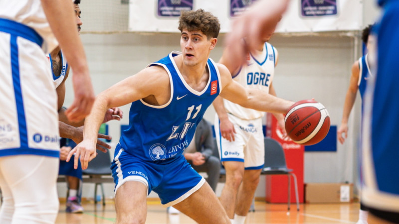 Debitantu duelī sekmīgāks studentu jaunais amerikānis, bet uzvara dodas pie "Ogres"