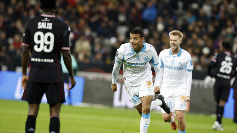 Dienvidnieku kaujā marseļieši stundā iesit četrus un vismaz uz mirkli apiet PSG