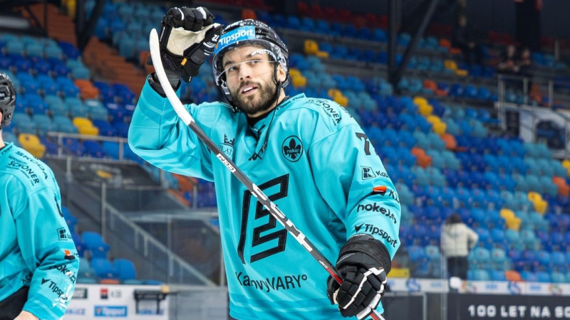 Jakam 1+1 pret čempioni, Komulam pirmais punkts Litvīnovā, Buncim trīs ripas divās spēlēs