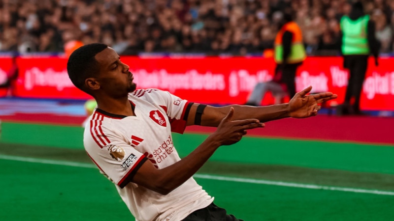 Īsaks beidzot iesit Premjerlīgā un gādā Liverpūlei trīs punktus Londonā