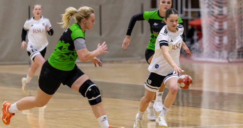 RSU handbolistes arī savā laukumā pieveic salaspilietes