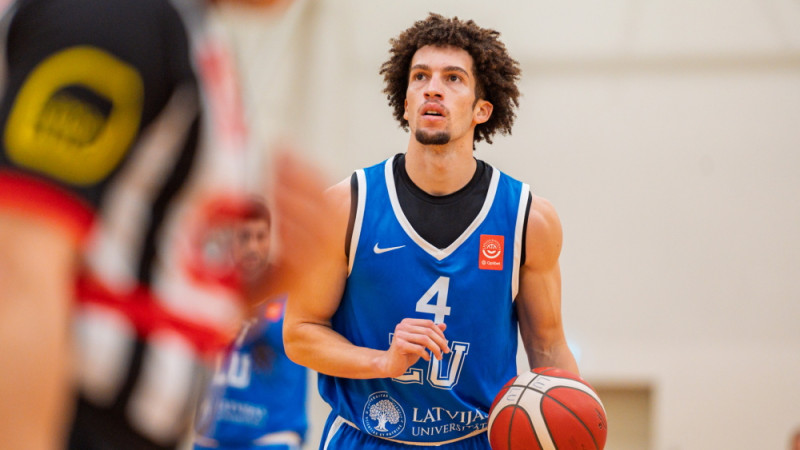 Šortam pēdas trauma, LU Gludīša debijā bez ierunām kapitulē "Rīgas Zeļļiem"