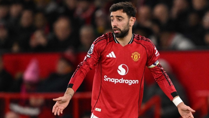 Astoņu vārtu superspēlē Mančestras ''United'' zaudē punktus ''Old Trafford'' stadionā