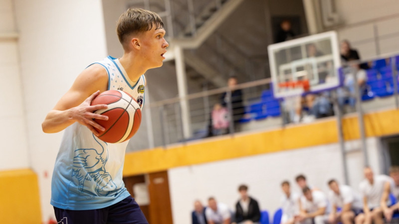 Dzērves izpleš spārnus Jelgavā un pagarinājumā uzveic čempionus