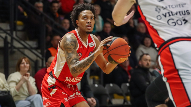 "VEF Rīga" papildinās ar amerikāņu saspēles vadītāju Stouksu