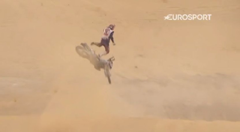 Spāņu debitants pēc iespaidīga lidojuma salauž potīti un izstājas (+video)