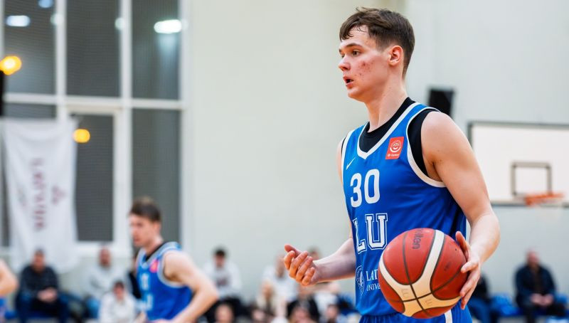 "Latvijas Universitāte" piesaista Pērnavas leģionāru un netrāpa izšķirošo metienu