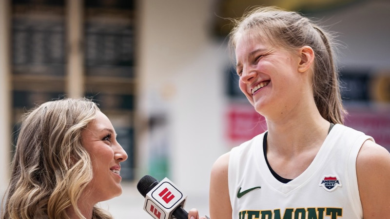 Nikola Priede nopelna "double-double" un tiek godināta Absolventu vakarā