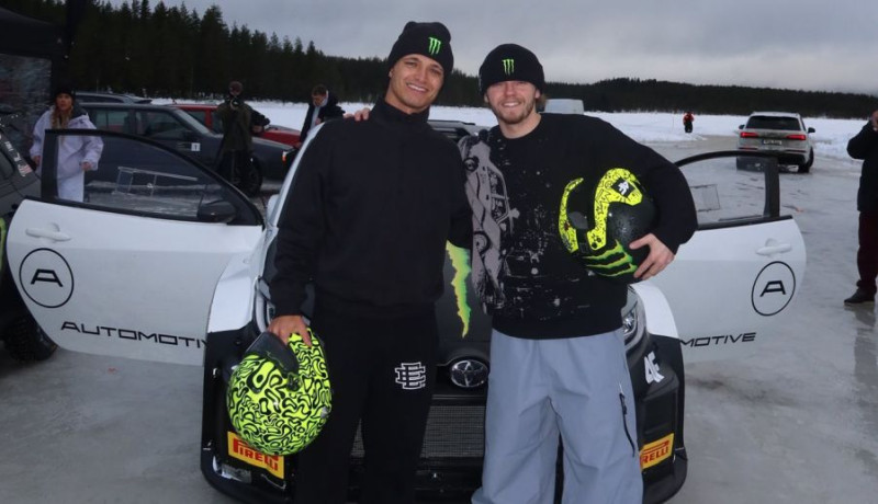 Noriss kopā ar Solbergiem uz ledus izmēģina rallija automašīnu (+video)