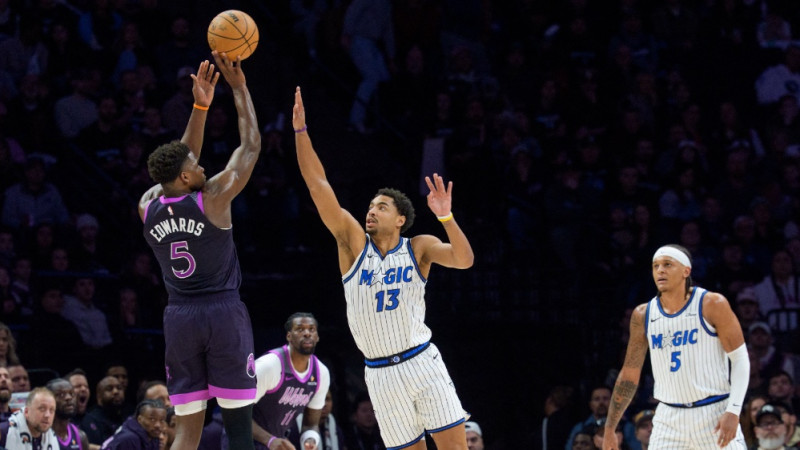 Edvardsam 17 punkti pirmajā ceturtdaļā, Atlanta izcīna sesto uzvaru pēc kārtas