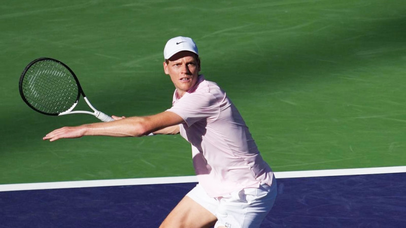 Sinners un Zverevs sasniedz Indianvelsas 1/8 finālu, Šeltons piekāpjas