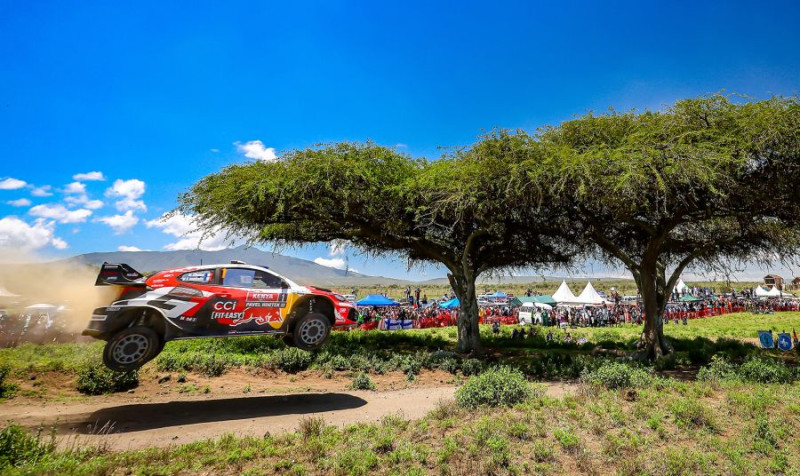 Saasinās cīņa par uzvaru Kenijas WRC, līderus šķir tikai viena sekunde