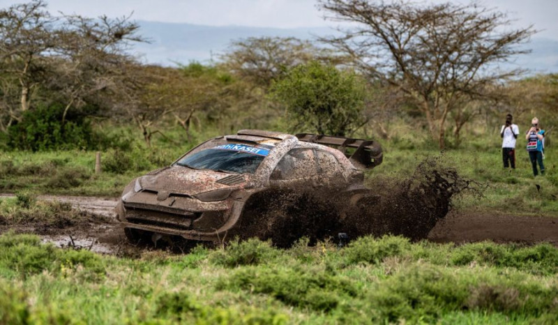 Pēc konkurentu neveiksmēm par Kenijas WRC līderi kļūst Katsuta