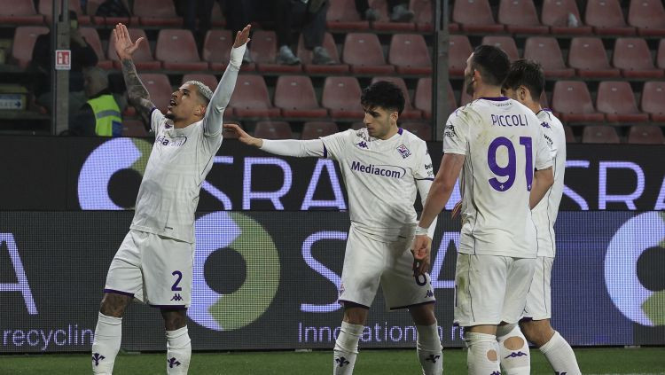 "Fiorentina" skaistu vārtu spēlē grauj izbraukumā un attālinās no izkrišanas zonas
