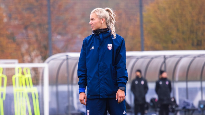 Latvijas labākā futboliste Miksone atgriežas valstsvienības rīcībā