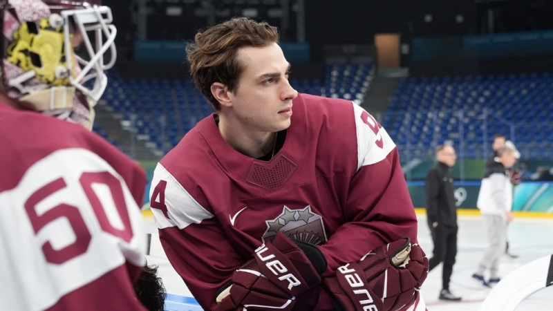 Latvijas izlase gaida sešus papildinājumus, bet divi hokejisti zem jautājuma zīmes