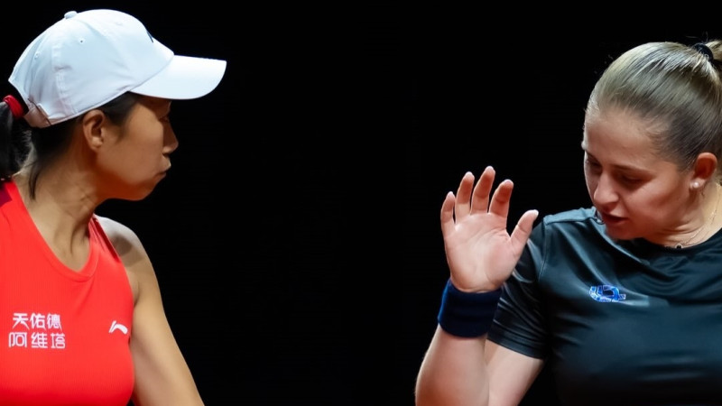 Ostapenko/Džana iesoļo Štutgartes finālā