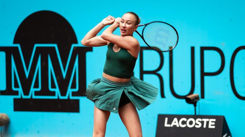 Ostapenko pāridarītāja pieveic arī ranga vicelīderi, Gofa apstājas 1/8 finālā