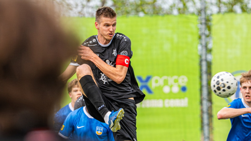 "Valmiera" pirmos punktus zaudē Daliņa stadionā, Stuglis izstumj pirātus no Smiltenes sēkļa
