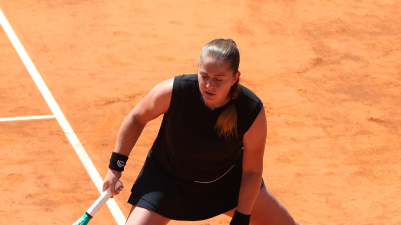 Ostapenko/Routlifa apstājas Parīzes otrajā kārtā
