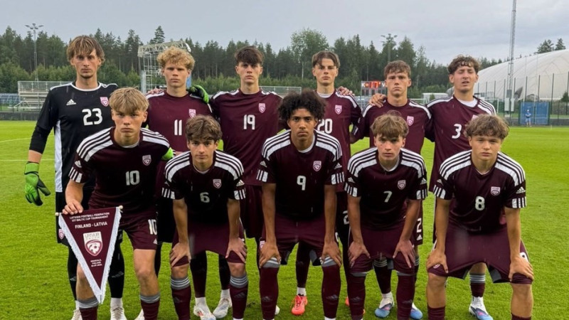 Kontrasti: Latvijas U17 futbolisti pēc šerpa pēriena saņem Baltijas kausu