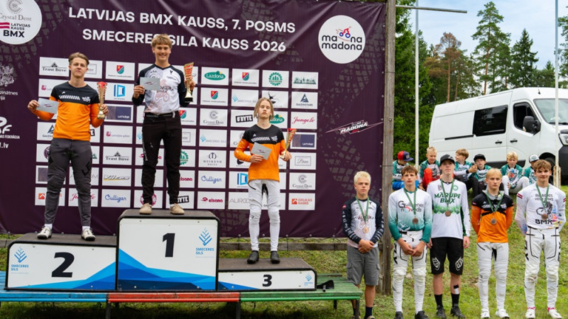 Tūteram un Vanagam uzvaras "Crystal Dent" BMX Latvijas kausa posmā Madonā