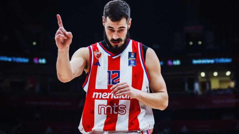 Serbu uzbrucējs Kaliničs noslēdz basketbolista gaitas