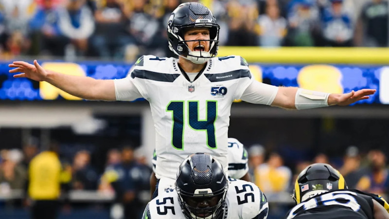 Ar iepriekšējās sezonas finālistu tikšanos sākas "Seahawks" titula aizstāvēšanas sezona