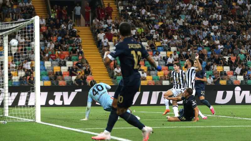 No "Inter" izlienētais Fratēzi A sērijas ievadā turpina celt "Lazio"