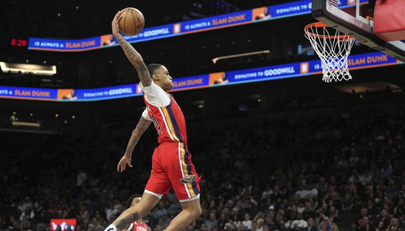 "Pelicans" un "Grizzlies" veic četru spēlētāju maiņu