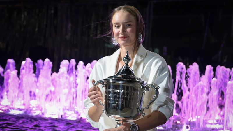 Topošā ranga līdere Ribakina izcīna trešo "Grand Slam" titulu