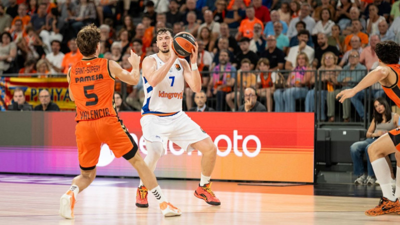 Kurucs saimnieko zem groziem, "Baskonia" izgāž mača sākumu