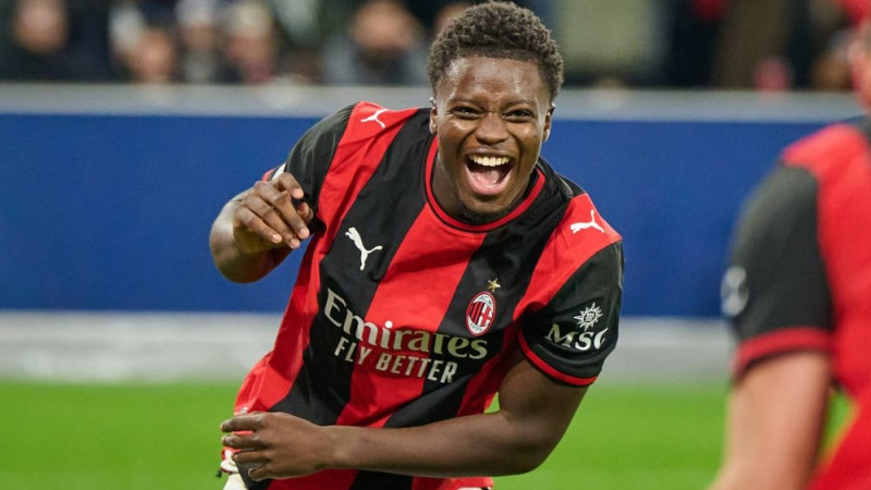 Jaunais talants Sisē ar ″hat-trick″ kaldina ″Milan″ drošu uzvaru Eiropas līgas mačā